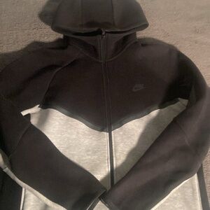 Top Gray/Black Nike sweater